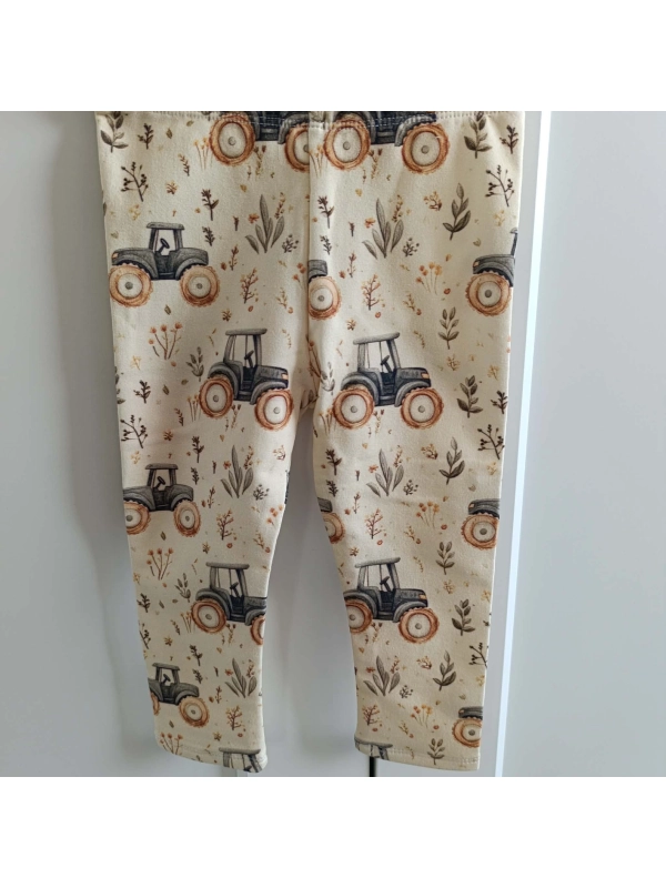 Leginsy traktor na wsi