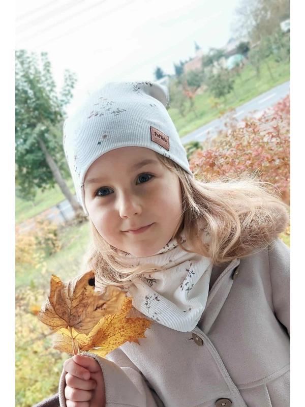 Komplet czapka i komin prążek Roses wild krem Komplet czapka i komin prążek Roses wild krem